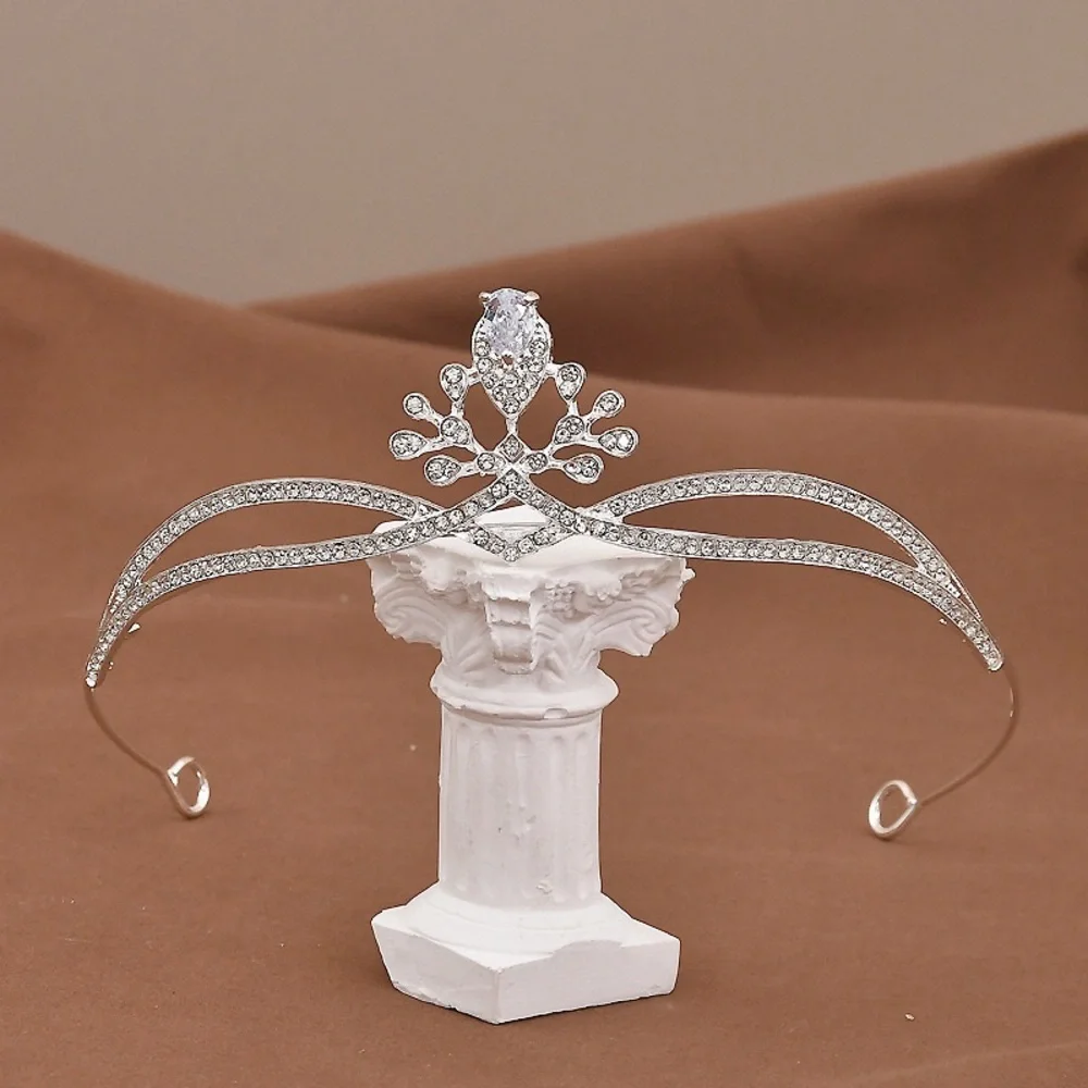 Elegant Silver Tiara with Crystal Accents